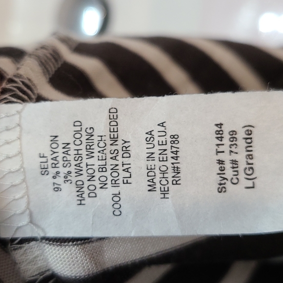 Womans Top - Picture 4 of 4